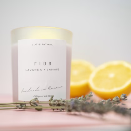 lumânare parfumata handmade lămâie lavandă FIOR decorată cu felie de lămâie din ceară