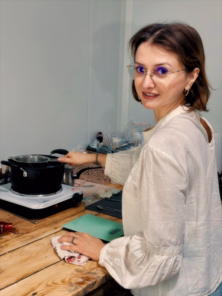 Lotis Ritual: realizare manuală de lumânări din soia într-un atelier autentic