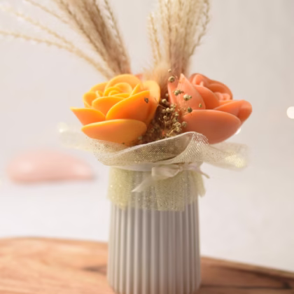 Aranjament din flori de cearǎ - oranj & galben