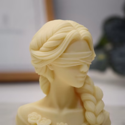 Lumânare bust muse floral blindfold handmade ceară soia Pre-Raphaelite Lotis Ritual