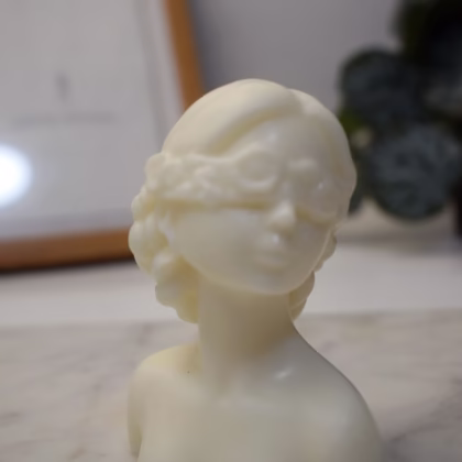 Lumânare bust blindfold floral handmade ceară soia legătură flori Lotis Ritual