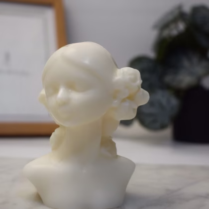 Lumânare bust feminin rose braid handmade ceară soia coafură trandafiri Lotis Ritual