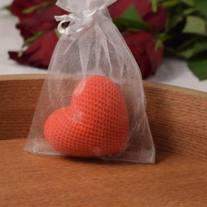 Lumânare inimă texturată marturie